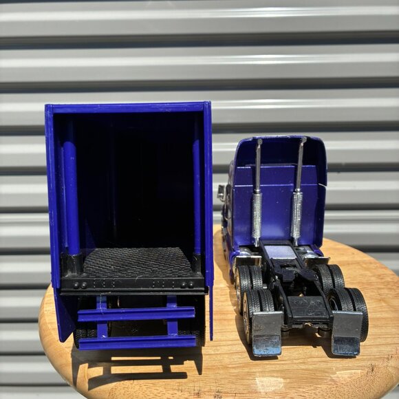 New Ray Peterbilt Stars & Stripes Semi Truck 1/32 Scale Missing Doors - Picture 3 of 6